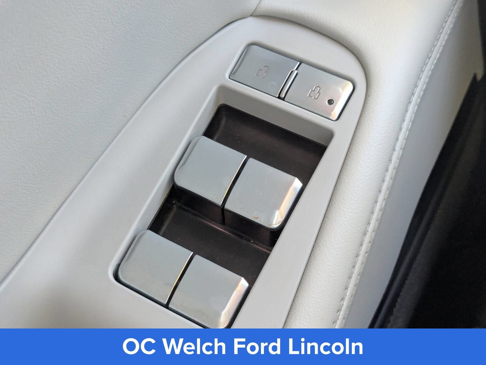 Certified 2025 Lincoln Navigator Reserve AWD/4WD image 30
