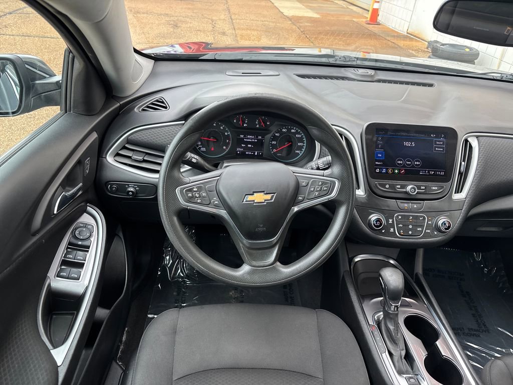 Used 2023 Chevrolet Malibu LT FWD image 2