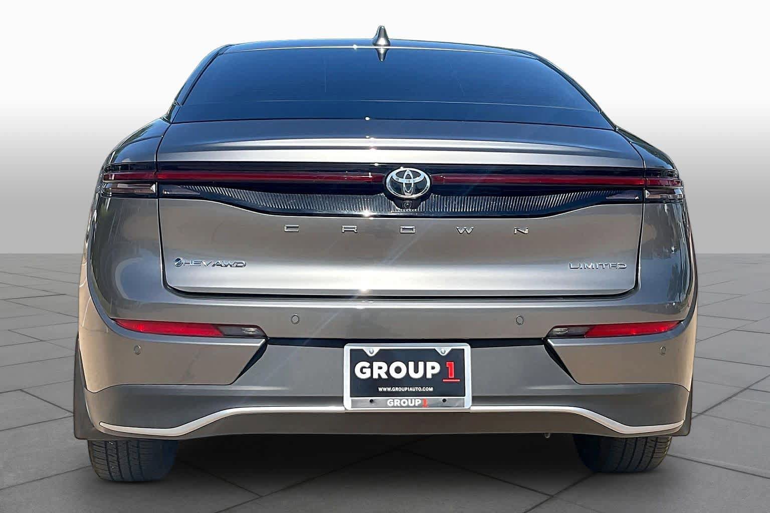 Used 2024 Toyota Crown AWD/4WD image 5