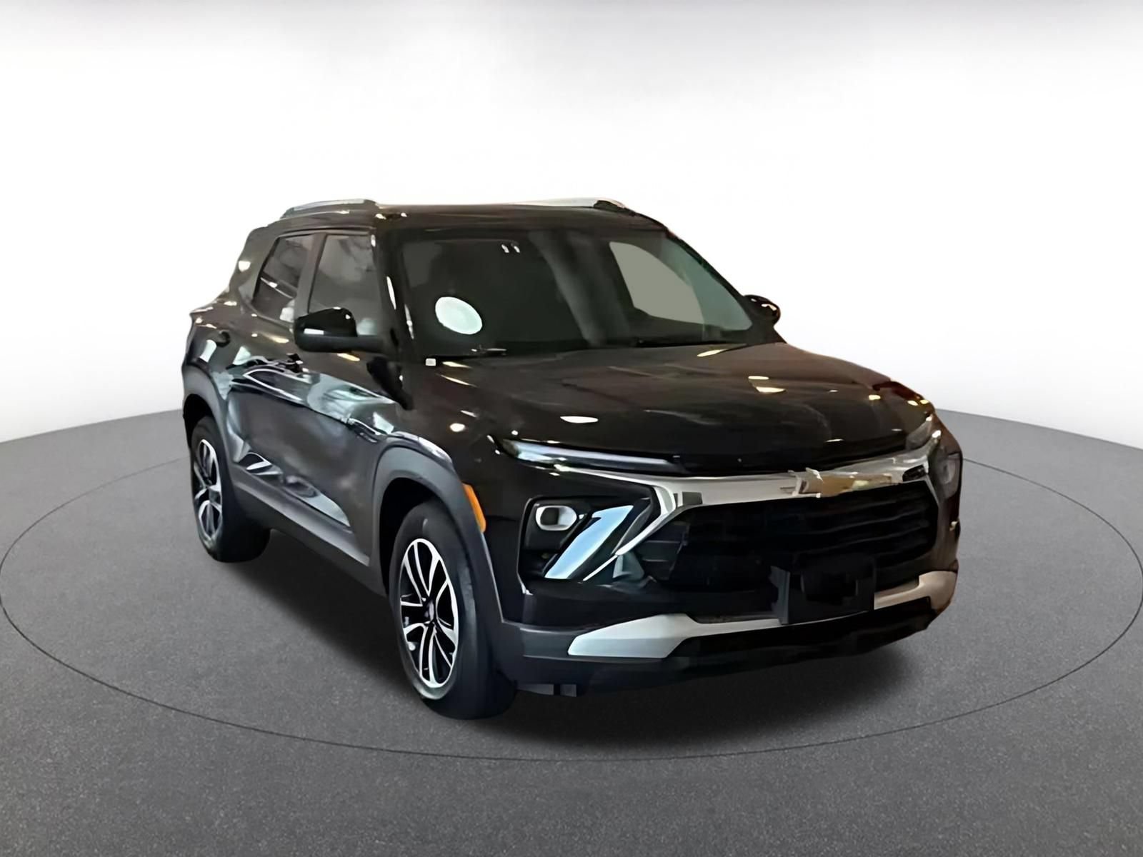 Used 2025 Chevrolet TrailBlazer LT FWD image 3