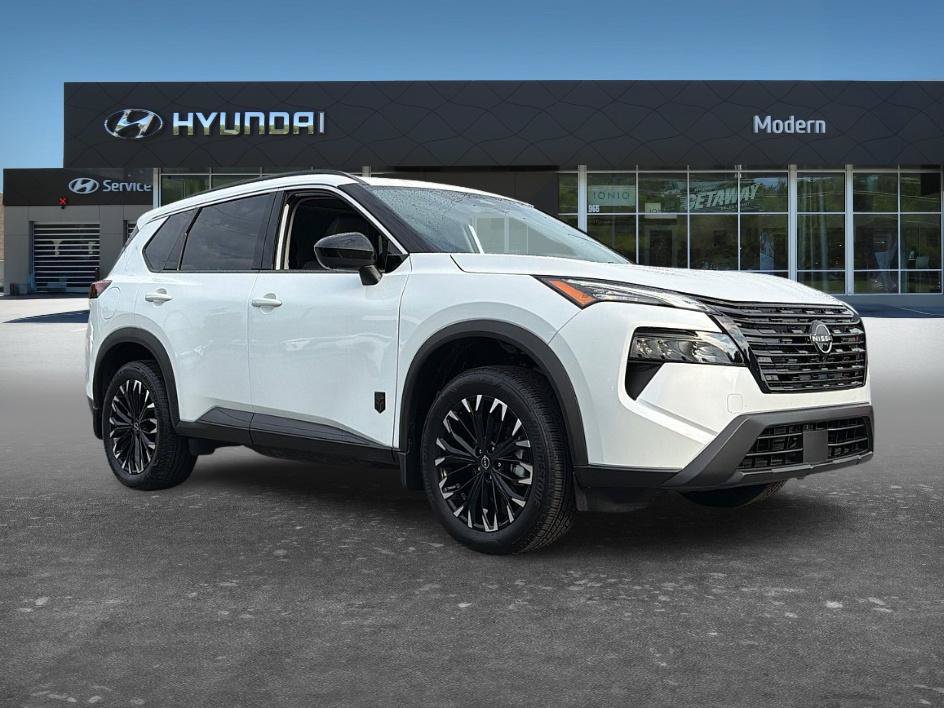 Used 2026 Nissan Rogue Dark Armor FWD image 3