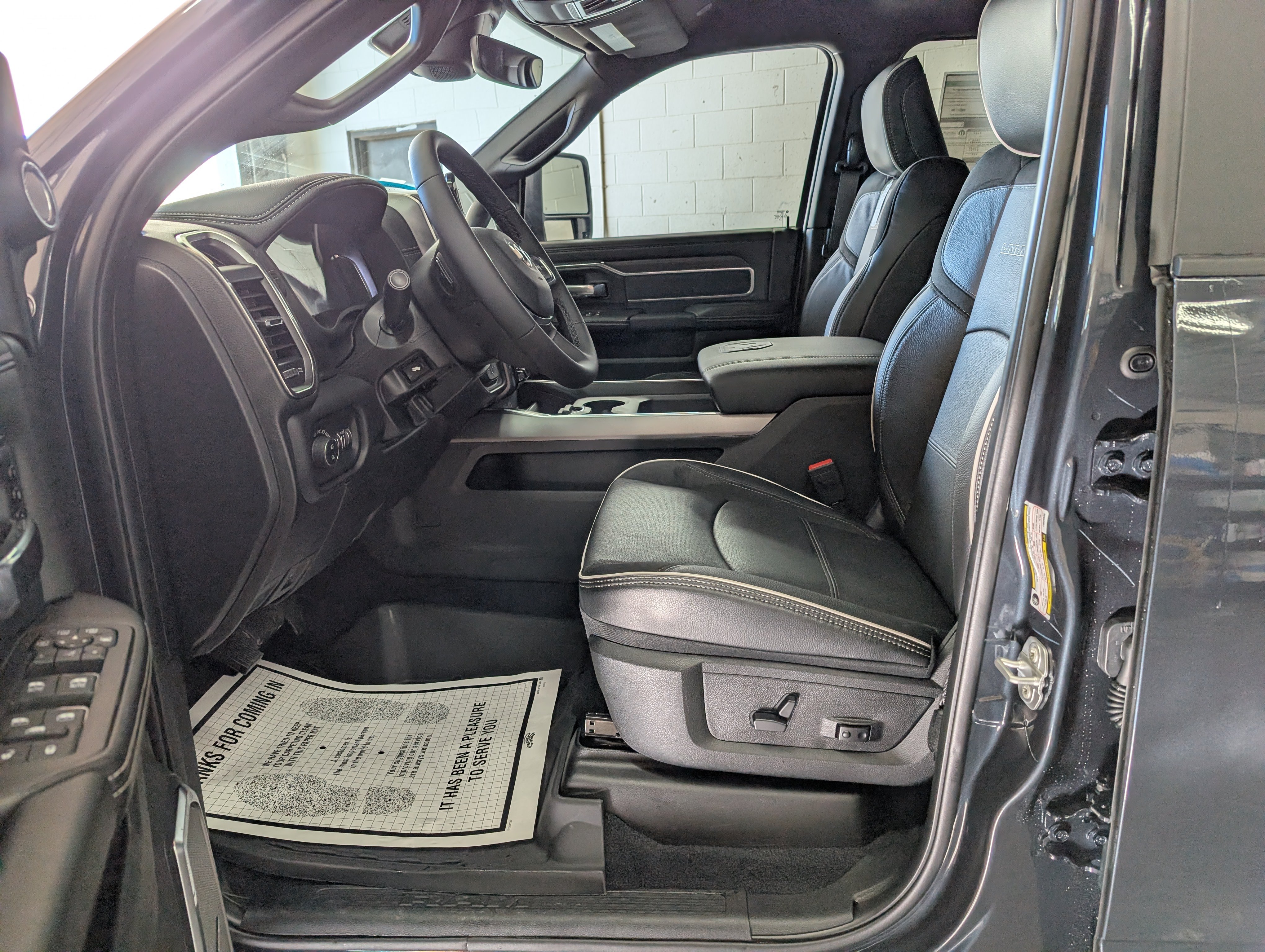New 2026 RAM 2500 Laramie AWD/4WD image 15