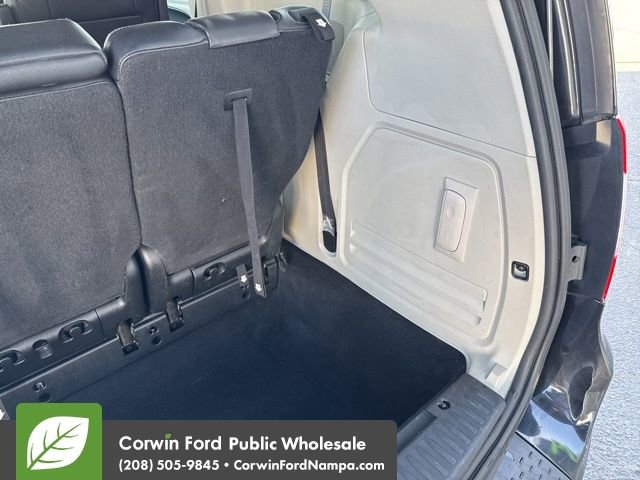 Used 2014 Chrysler Town & Country Touring image 34