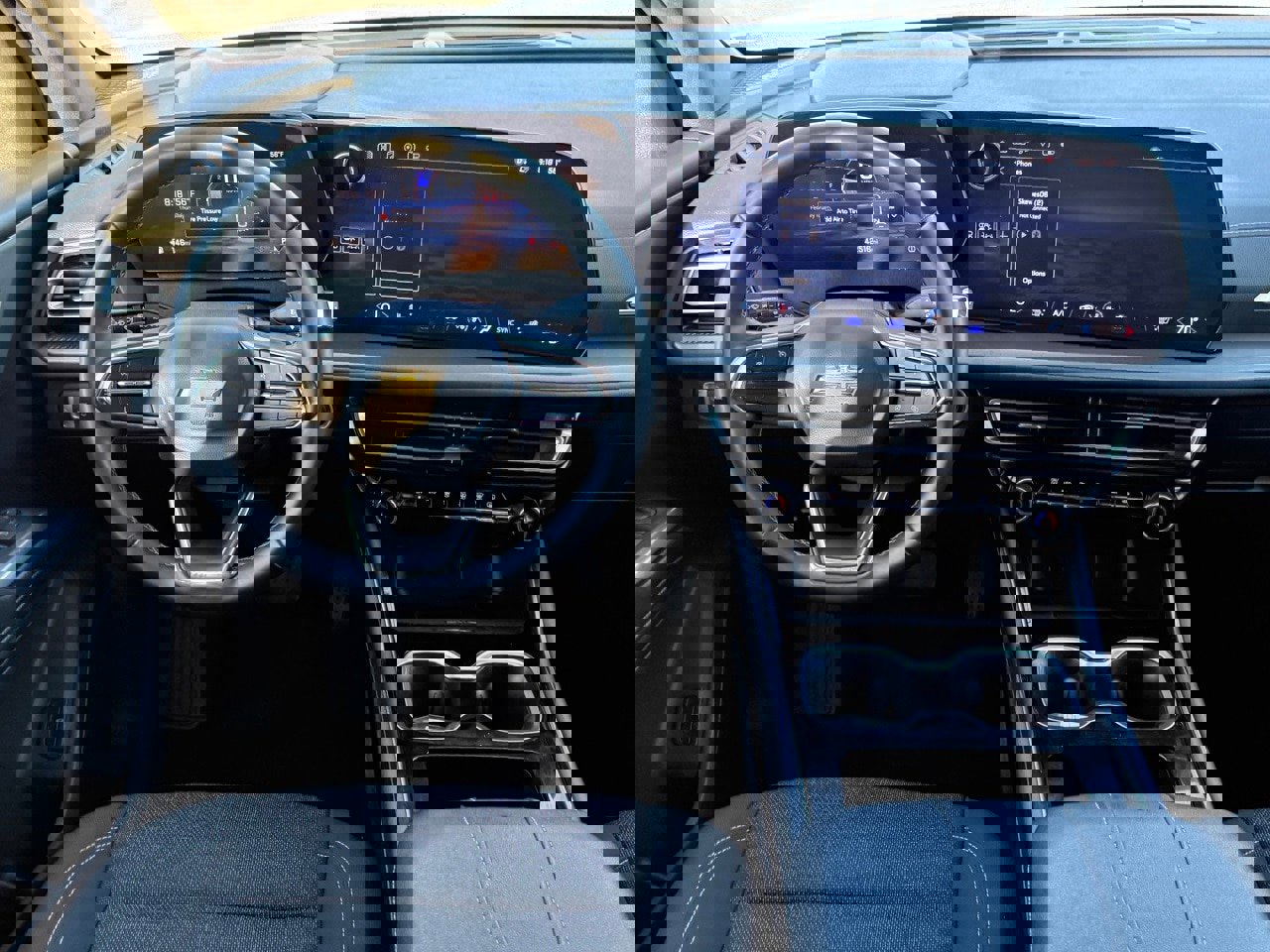 Used 2025 Chevrolet Traverse LT image 13