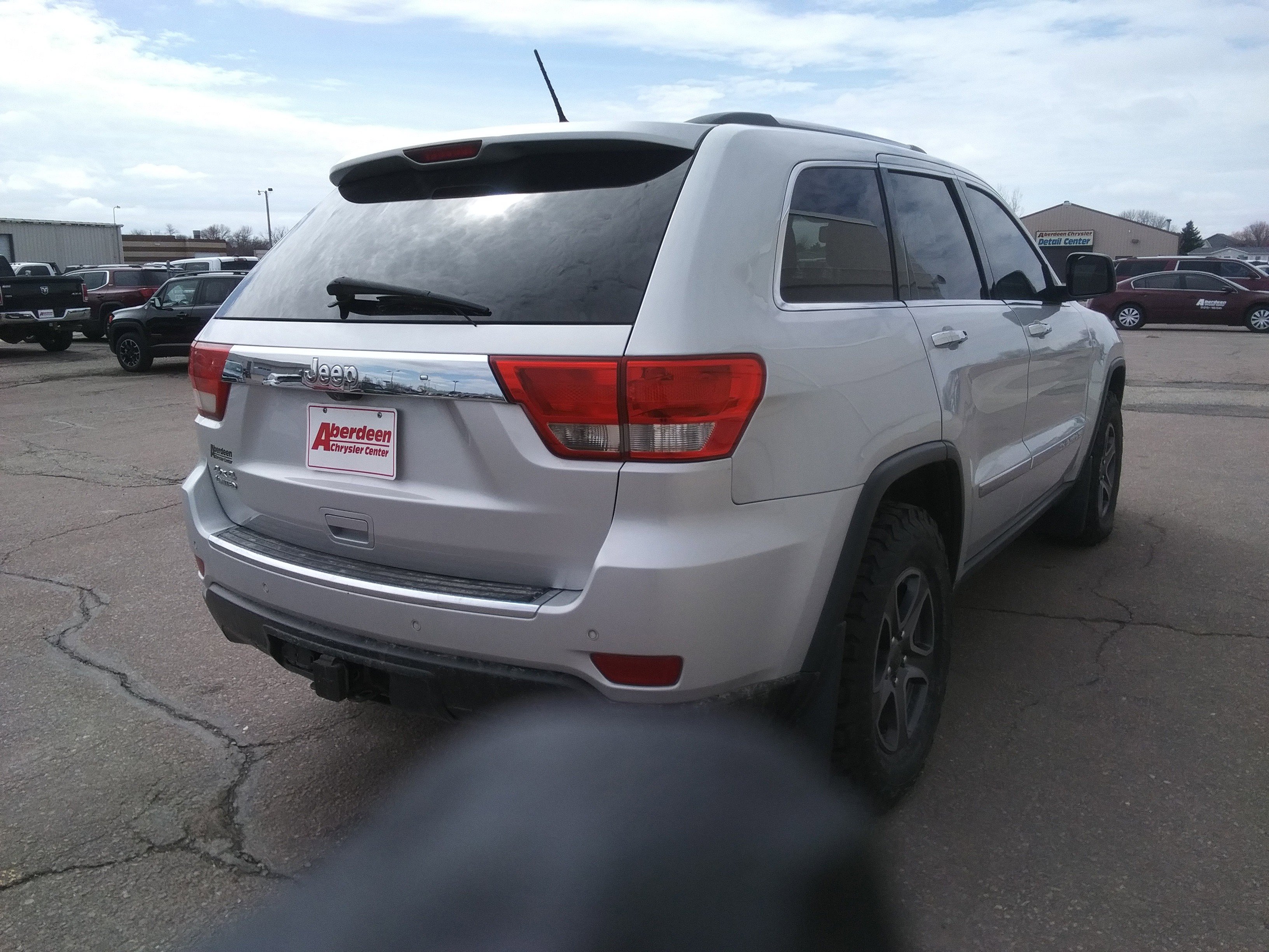 Used 2013 Jeep Grand Cherokee Limited w/ Luxury Group II AWD/4WD image 5