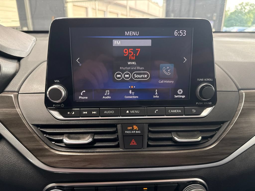 Used 2025 Nissan Altima 2.5 SV FWD image 17