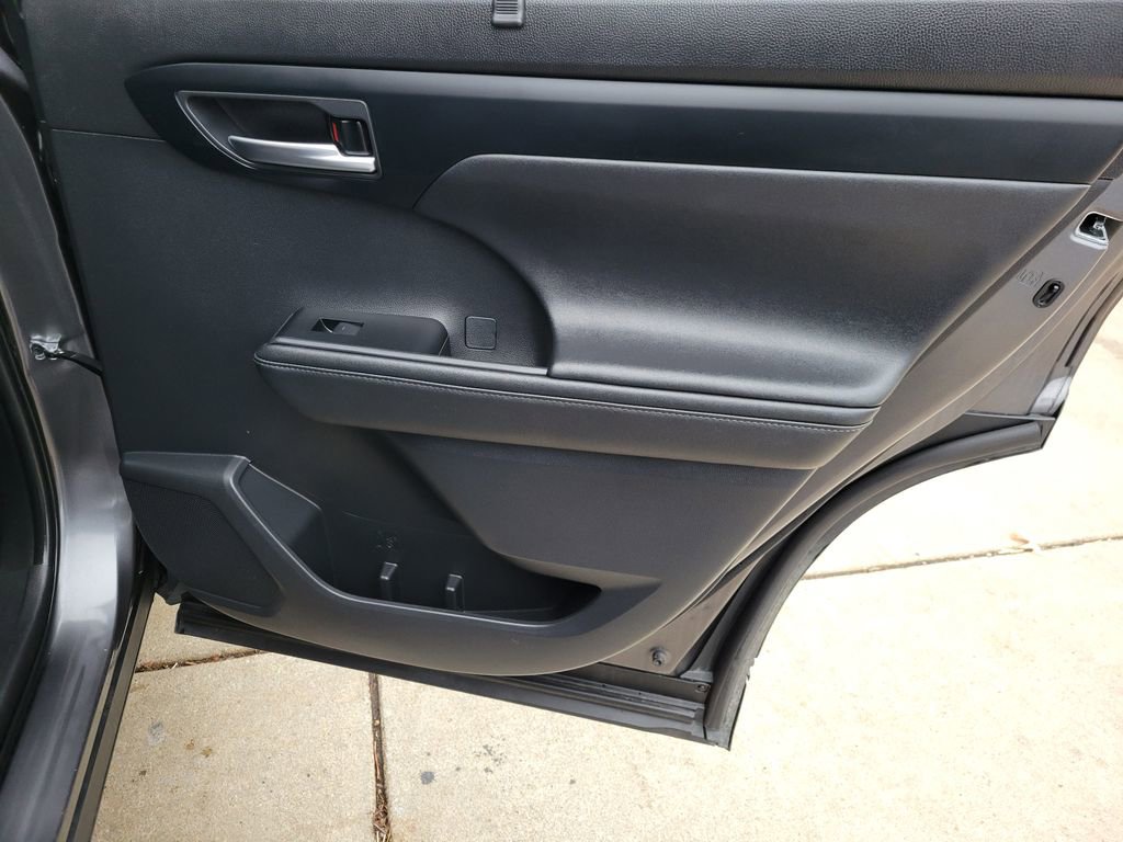 Used 2023 Toyota Highlander XLE image 55