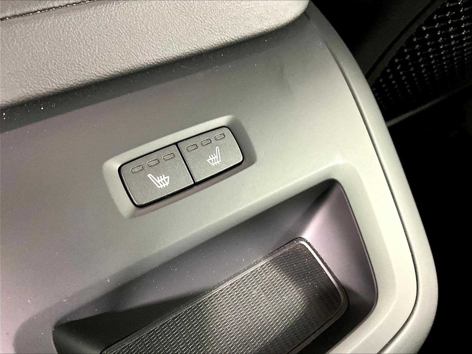 Used 2023 Volvo XC60 B5 Plus AWD/4WD image 37