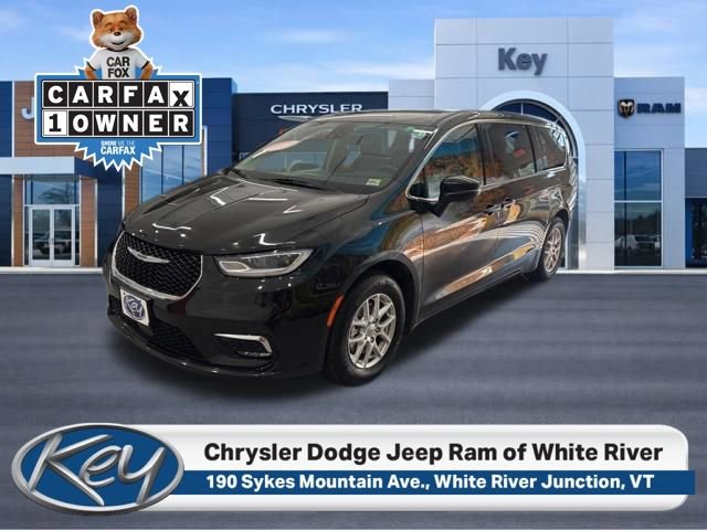 Used 2023 Chrysler Pacifica Touring-L FWD image 1