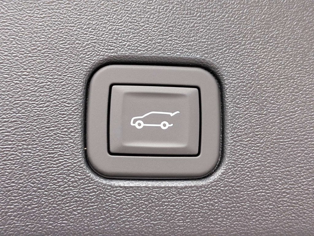Certified 2027 Cadillac Optiq Luxury RWD image 14