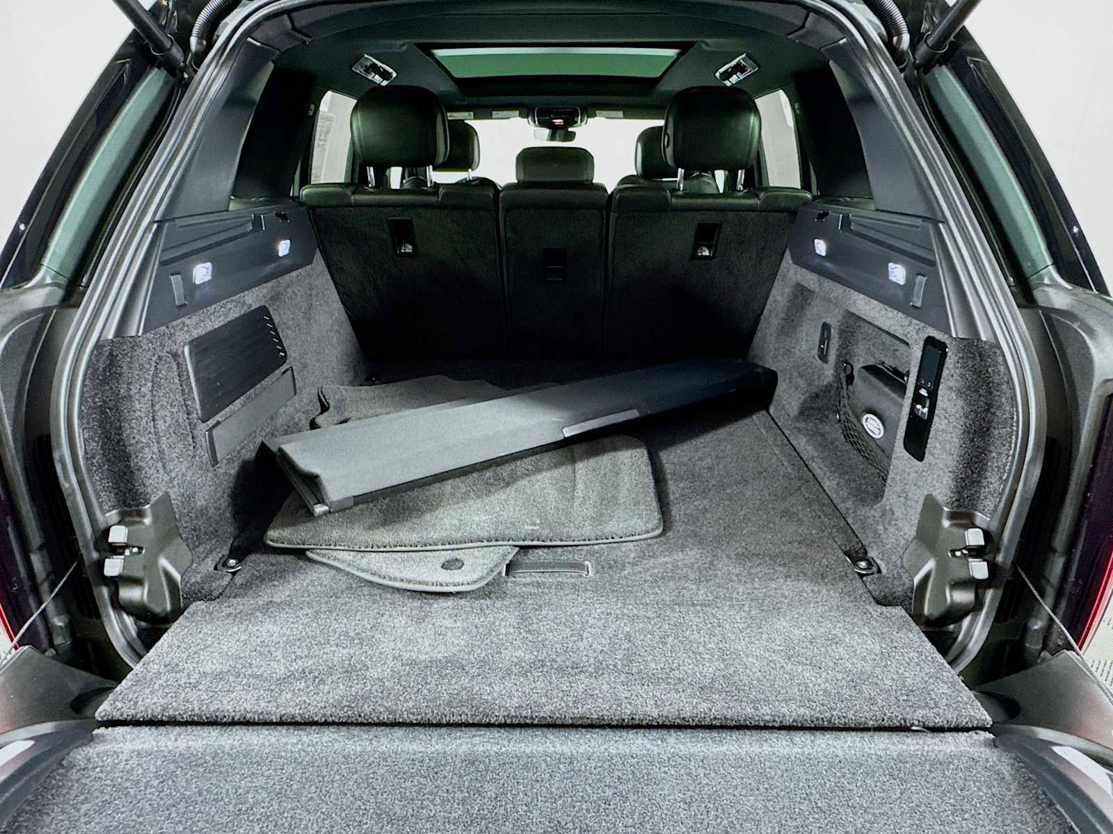 Used 2024 Land Rover Range Rover SE image 26