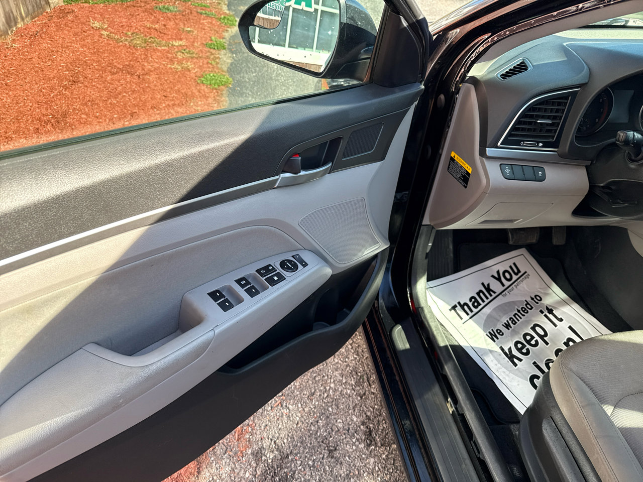 Used 2017 Hyundai Elantra SE image 9