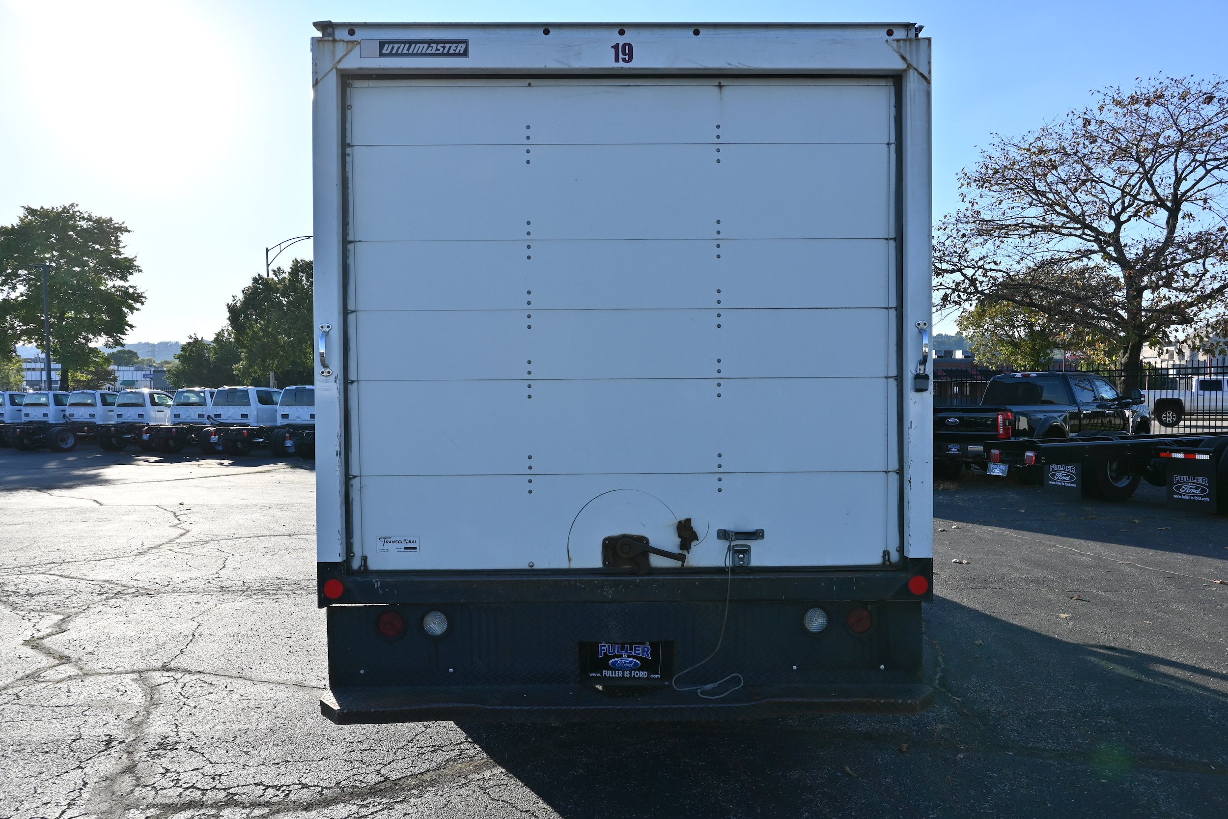 Used 2016 Ford E-350 and Econoline 350 Super Duty RWD image 4