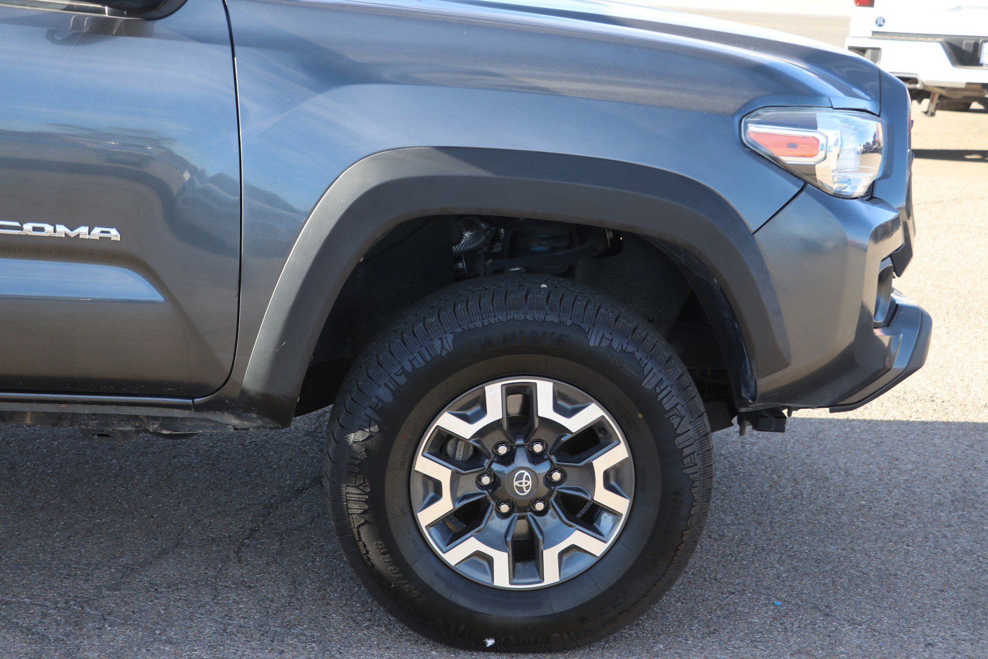 Used 2022 Toyota Tacoma TRD Off-Road image 9