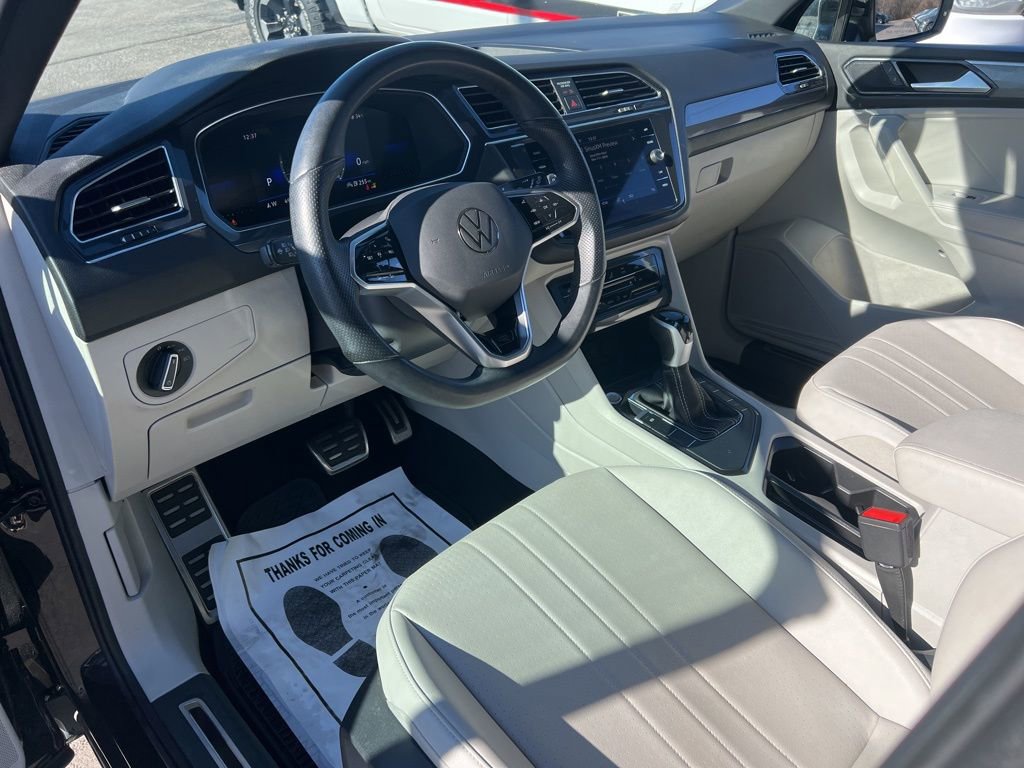 Used 2023 Volkswagen Tiguan SE R-Line image 15