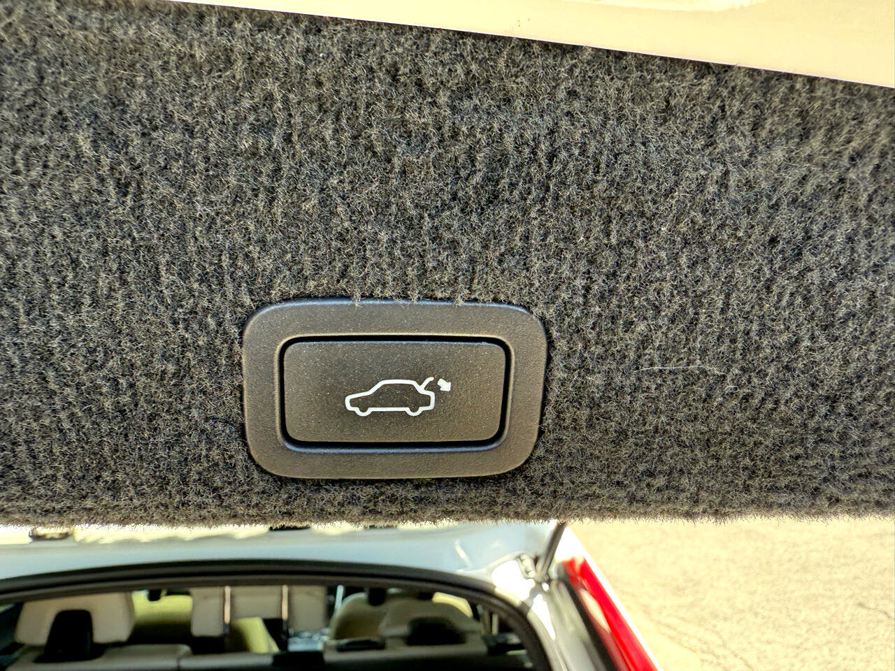 Used 2011 Volvo XC60 T6 R-Design w/ Convenience Pkg image 15