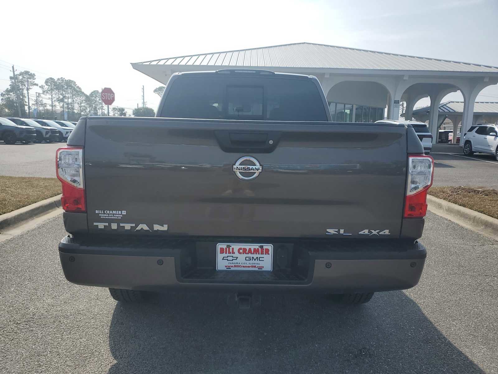 Used 2018 Nissan Titan SL image 4