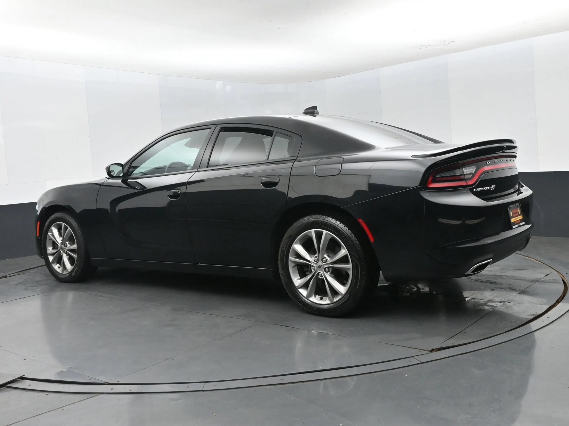 Used 2020 Dodge Charger SXT AWD/4WD image 9