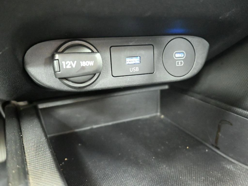 Used 2025 Hyundai Elantra SE image 33