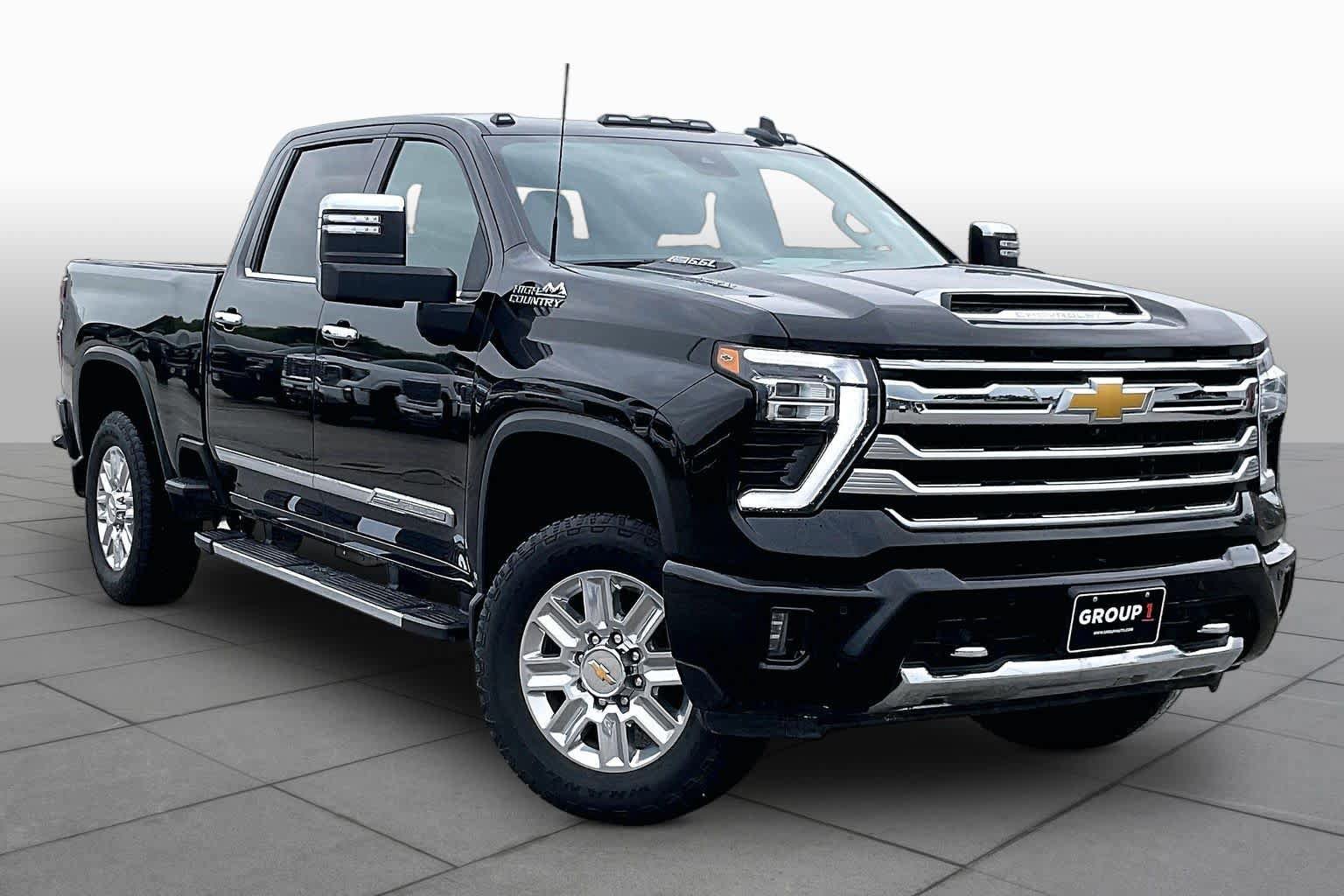 Used 2024 Chevrolet Silverado 2500 High Country w/ Technology Package AWD/4WD image 3