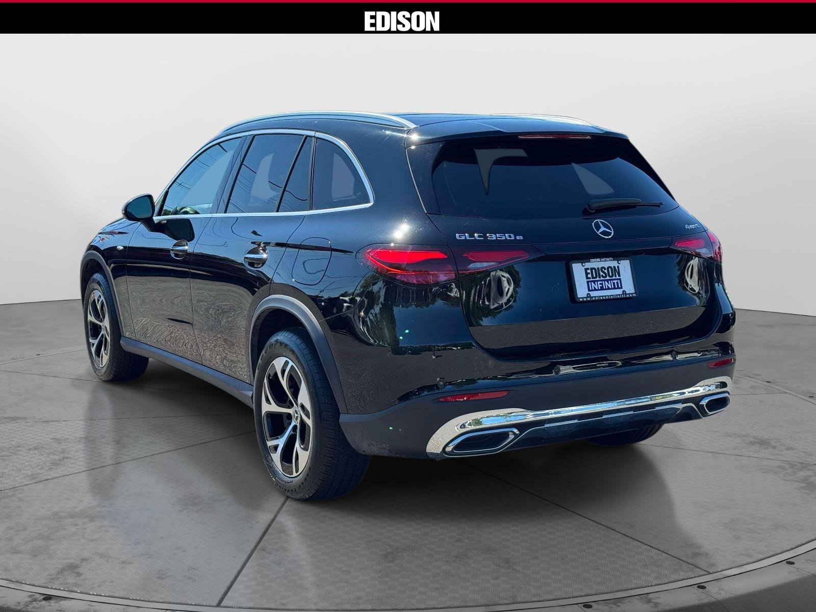 Used 2025 Mercedes-Benz GLC 350e 4MATIC image 2