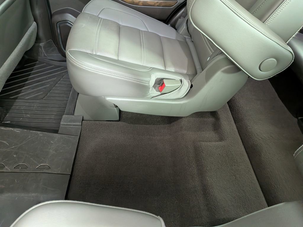 Used 2020 GMC Yukon Denali w/ Denali Premium Package image 34