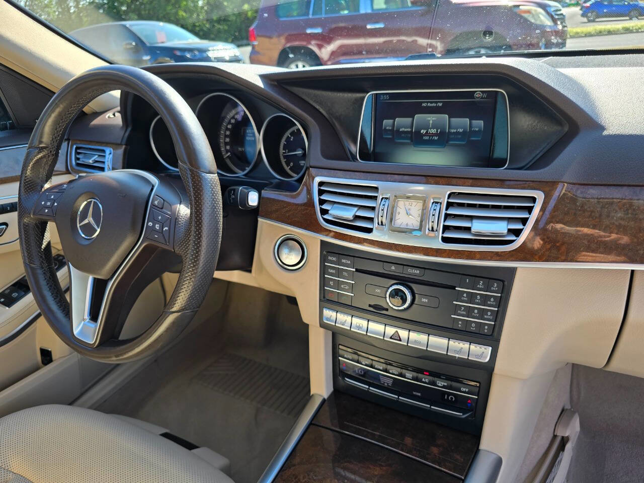 Used 2016 Mercedes-Benz E 250 4MATIC Sedan image 33