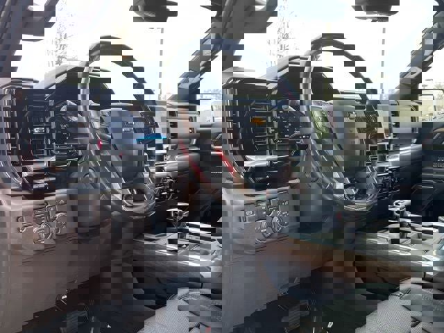 Used 2022 Chevrolet Silverado 1500 High Country w/ Technology Package image 25