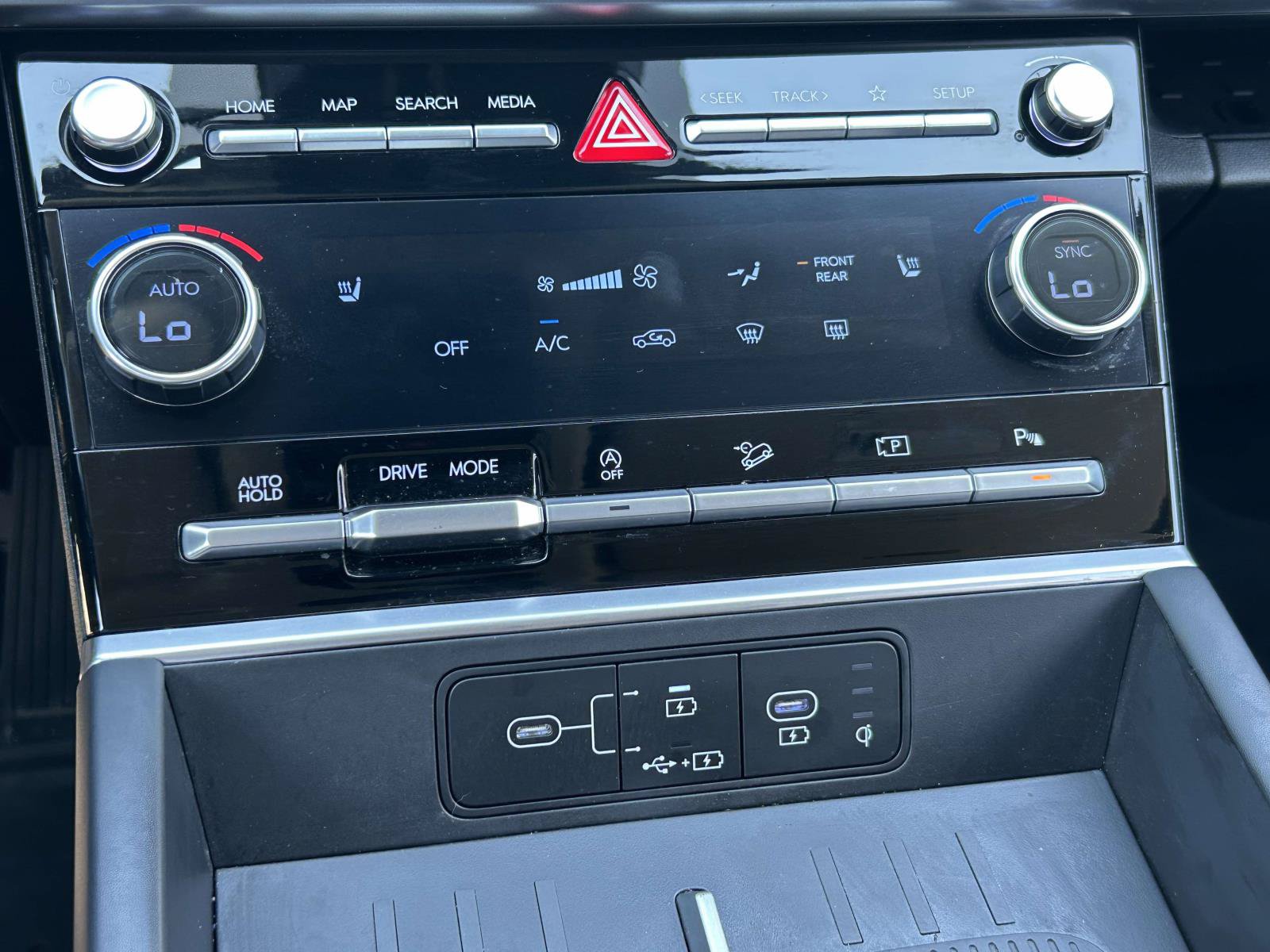 Used 2025 Hyundai Santa Fe SEL FWD image 19