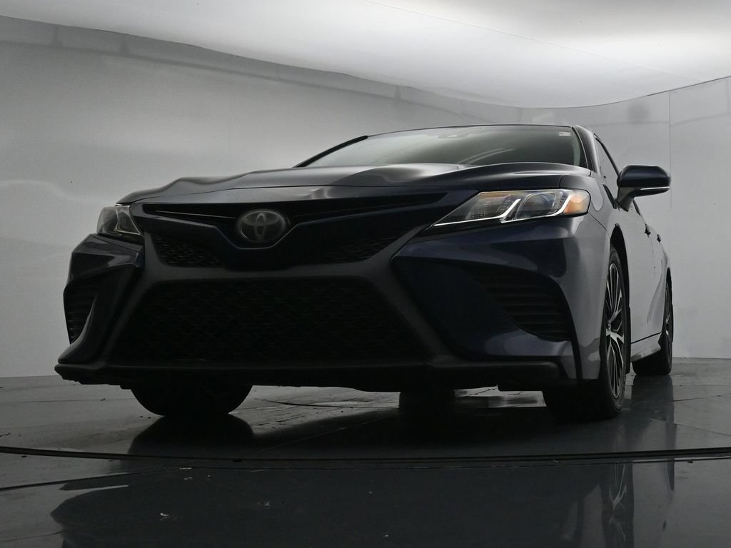 Used 2018 Toyota Camry SE w/ Convenience Package FWD image 19