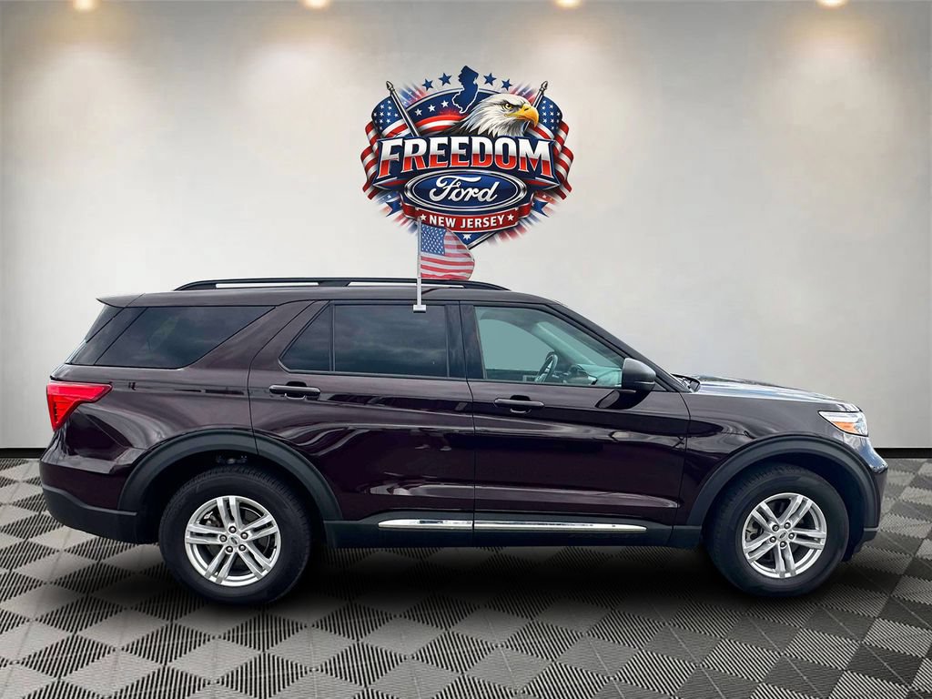 Used 2023 Ford Explorer XLT AWD/4WD image 4
