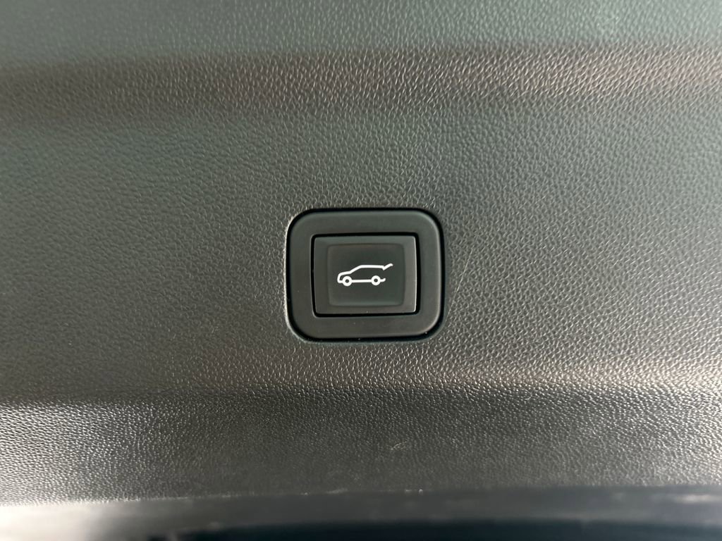 Used 2024 GMC Yukon SLT RWD image 44