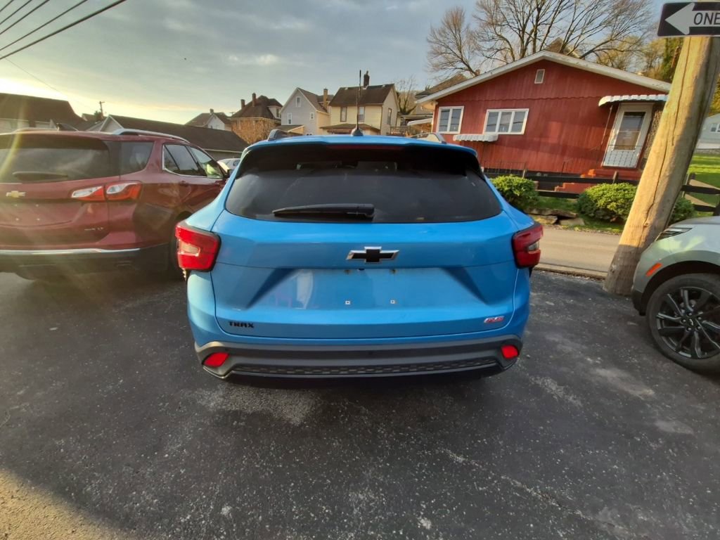 Used 2025 Chevrolet Trax RS w/ Driver Confidence Package image 6