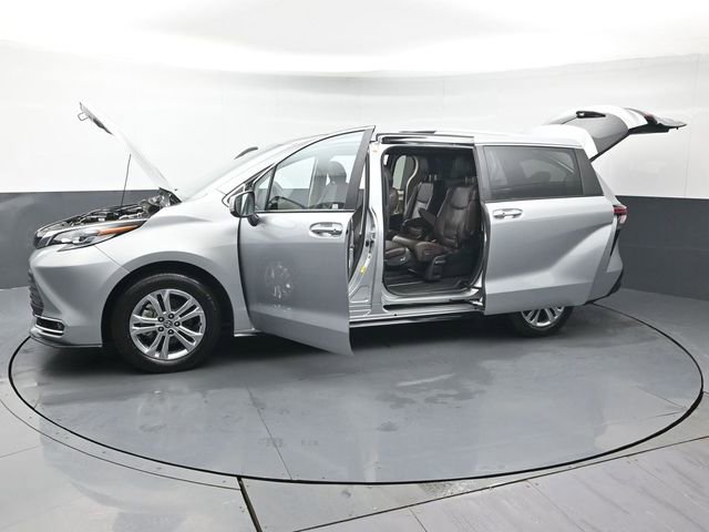 Certified 2023 Toyota Sienna Platinum image 53