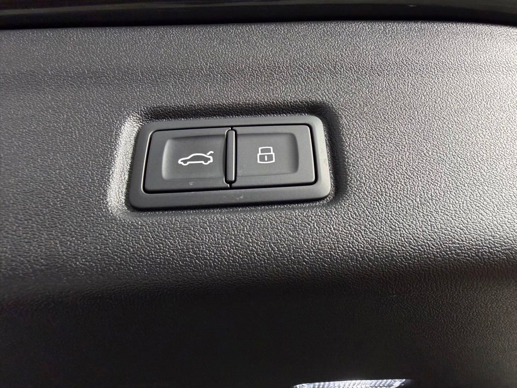Used 2025 Audi Q6 e-tron Premium Plus w/ Premium Plus RWD image 26