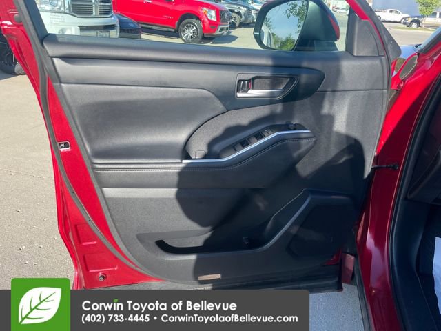 Used 2021 Toyota Highlander XLE w/ Protection Package #3 (TMS) AWD/4WD image 18