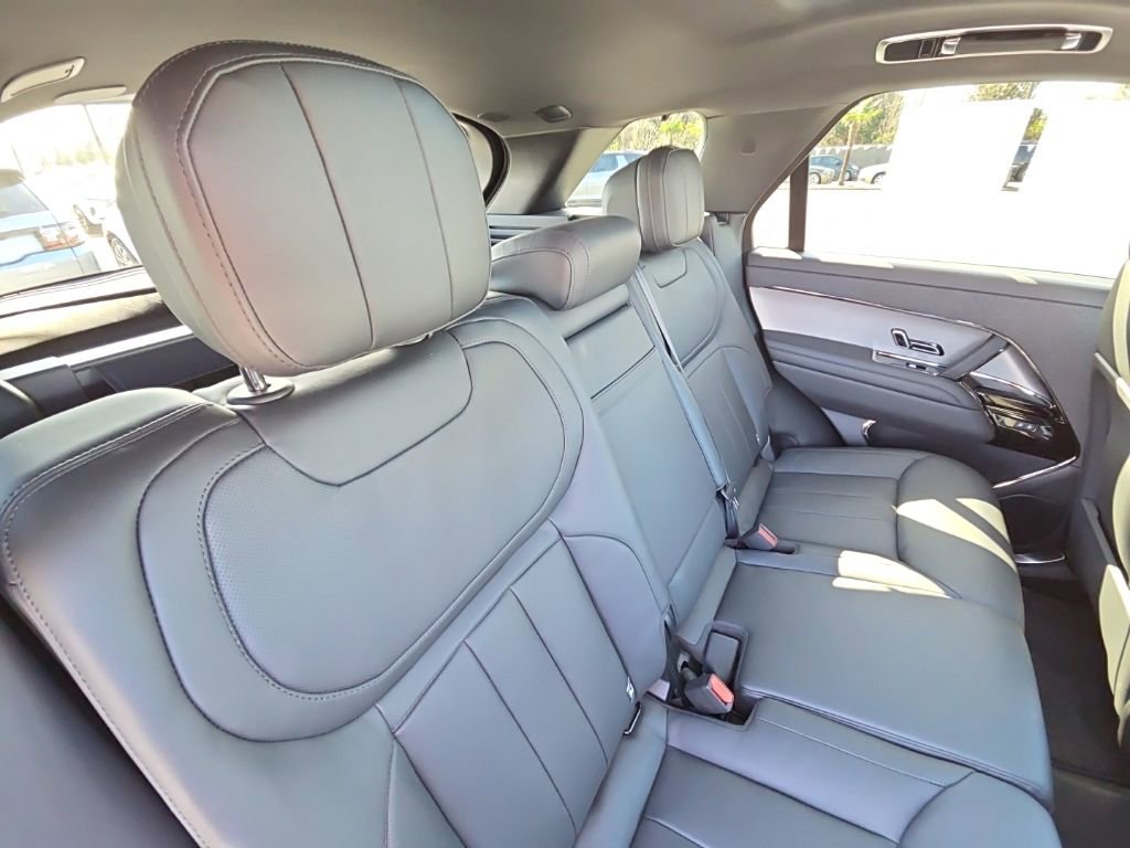 Used 2025 Land Rover Range Rover Sport Dynamic SE image 18