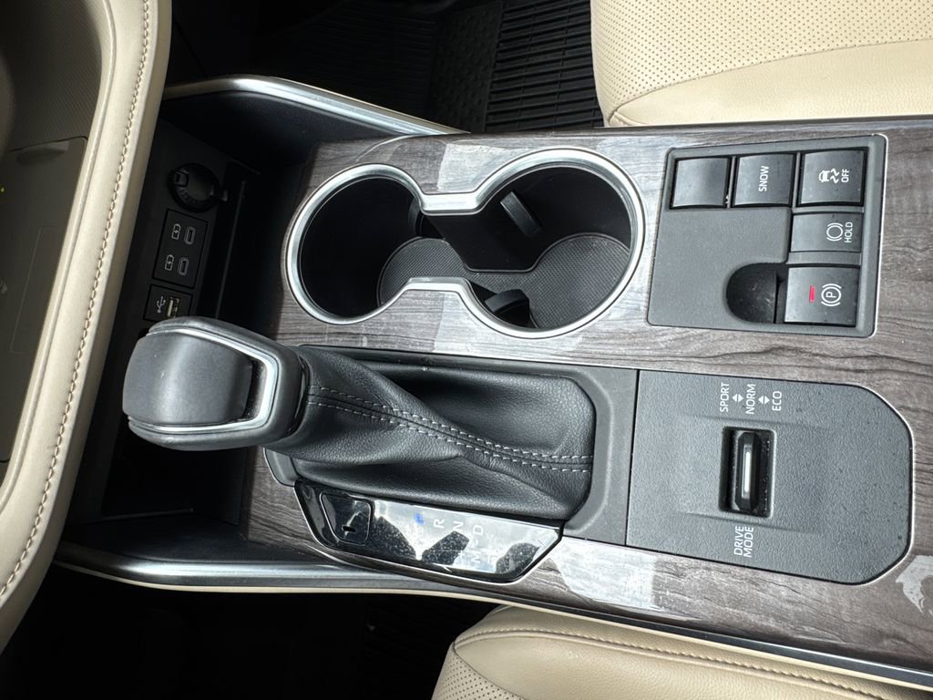 Used 2024 Toyota Highlander Platinum image 31