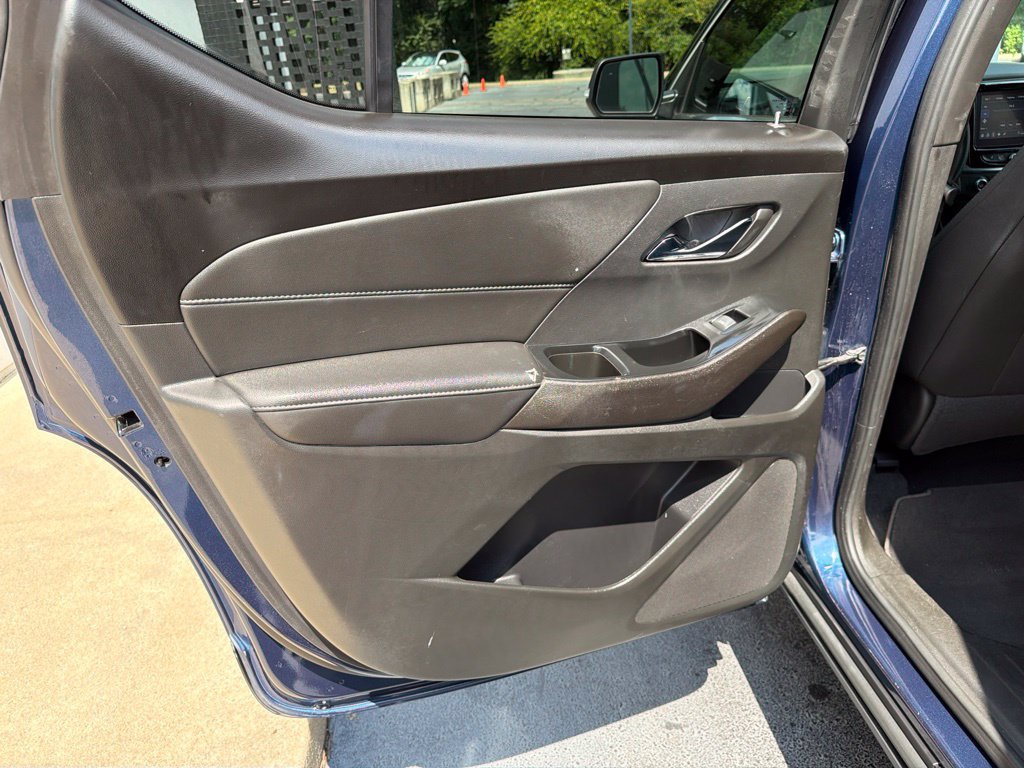 Used 2023 Chevrolet Traverse LT FWD image 35