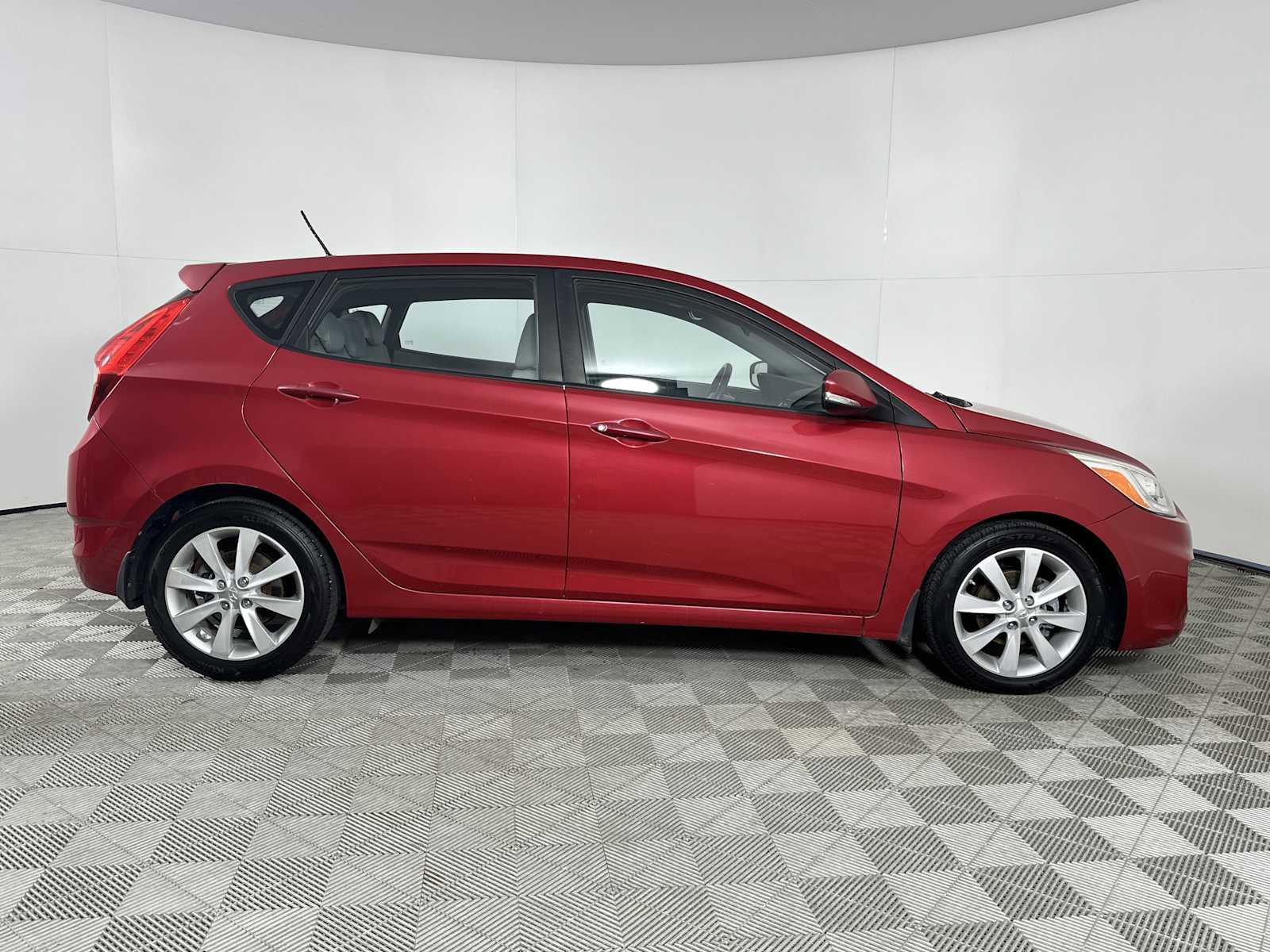 Used 2014 Hyundai Accent SE FWD image 14