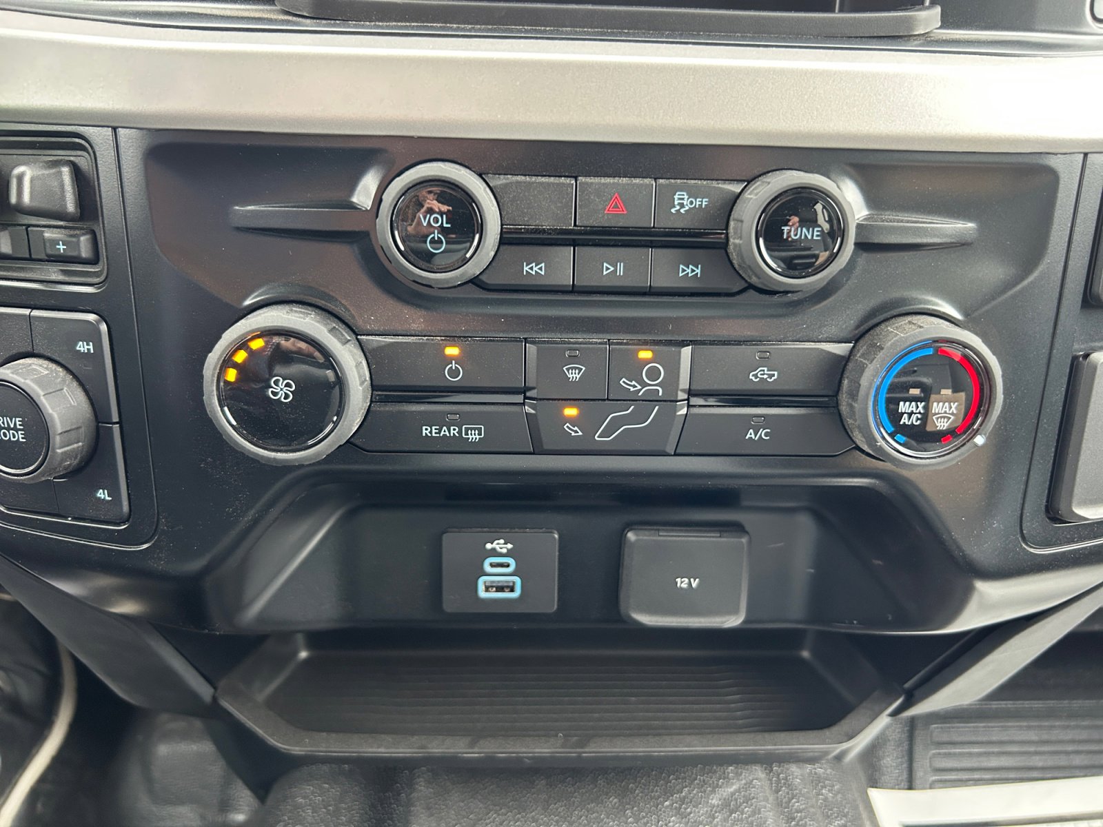 New 2026 Ford F550 4x4 Crew Cab image 13