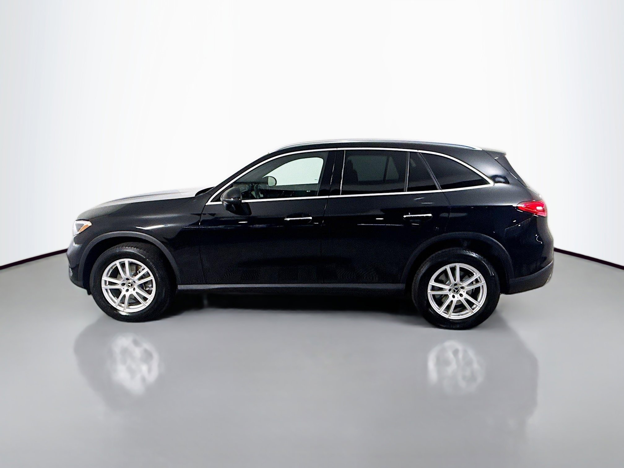Used 2025 Mercedes-Benz GLC 300 4MATIC image 6