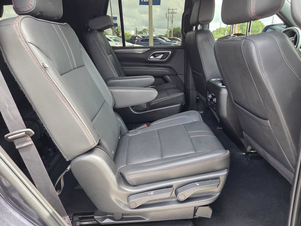 Used 2022 Chevrolet Tahoe RST w/ Luxury Package AWD/4WD image 16
