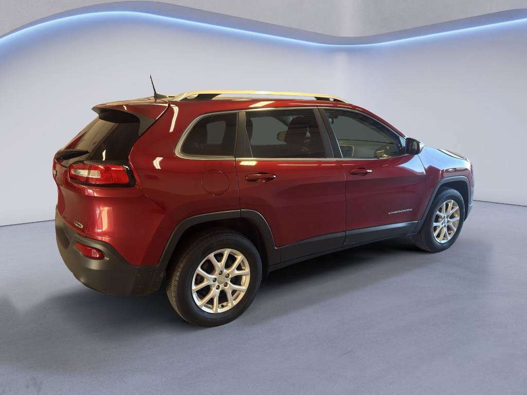 Used 2016 Jeep Cherokee Latitude w/ Cold Weather Group AWD/4WD image 8