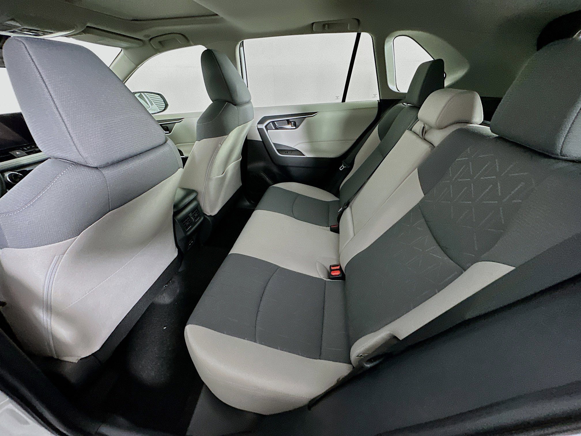 Used 2025 Toyota RAV4 XLE w/ Convenience Package image 29