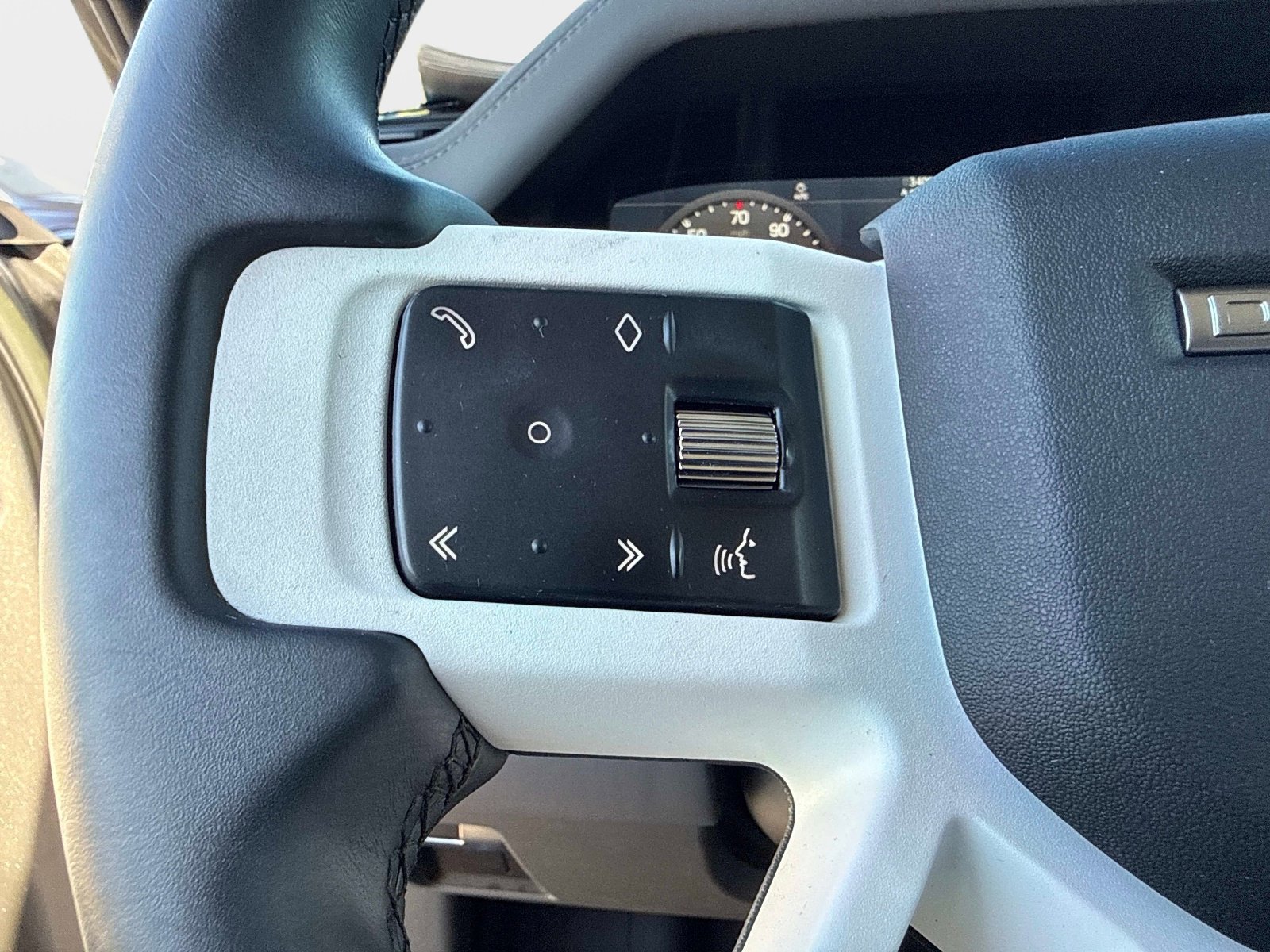Used 2023 Land Rover Defender 110 S AWD/4WD image 33