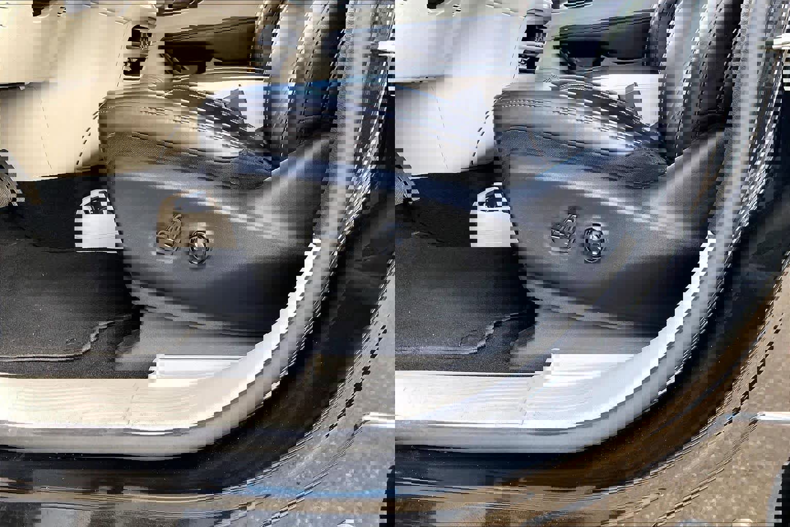 Used 2023 Chrysler Pacifica Touring-L image 34