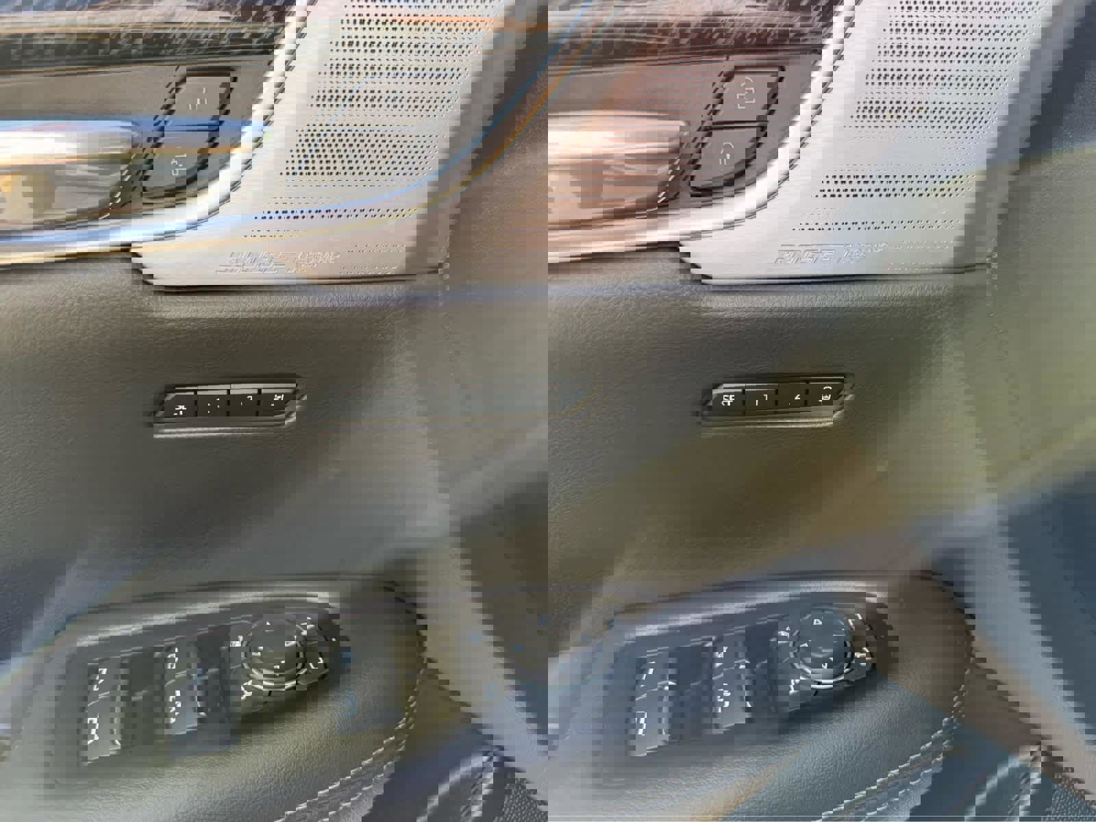 Used 2025 Cadillac XT6 Premium Luxury image 16