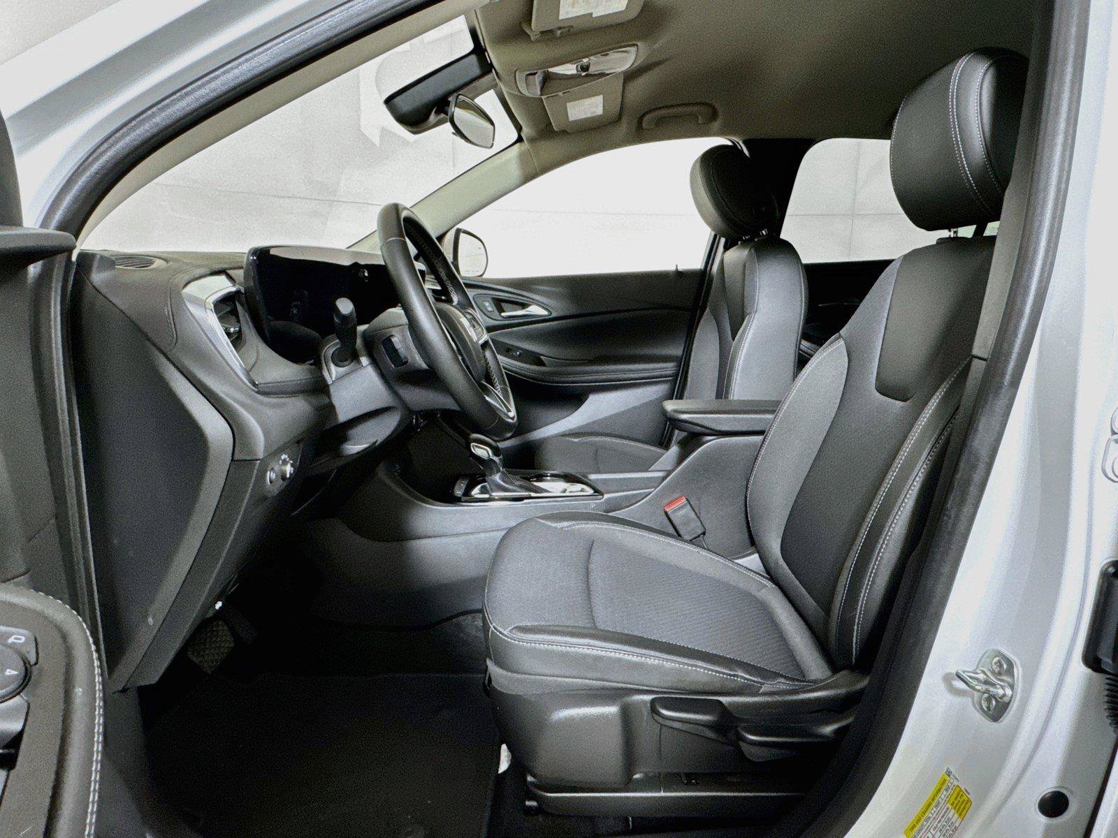 Certified 2025 Buick Encore GX Preferred FWD image 17