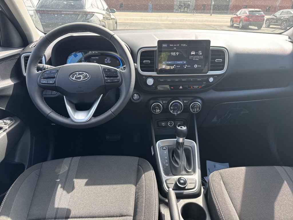 New 2025 Hyundai Venue SEL image 18